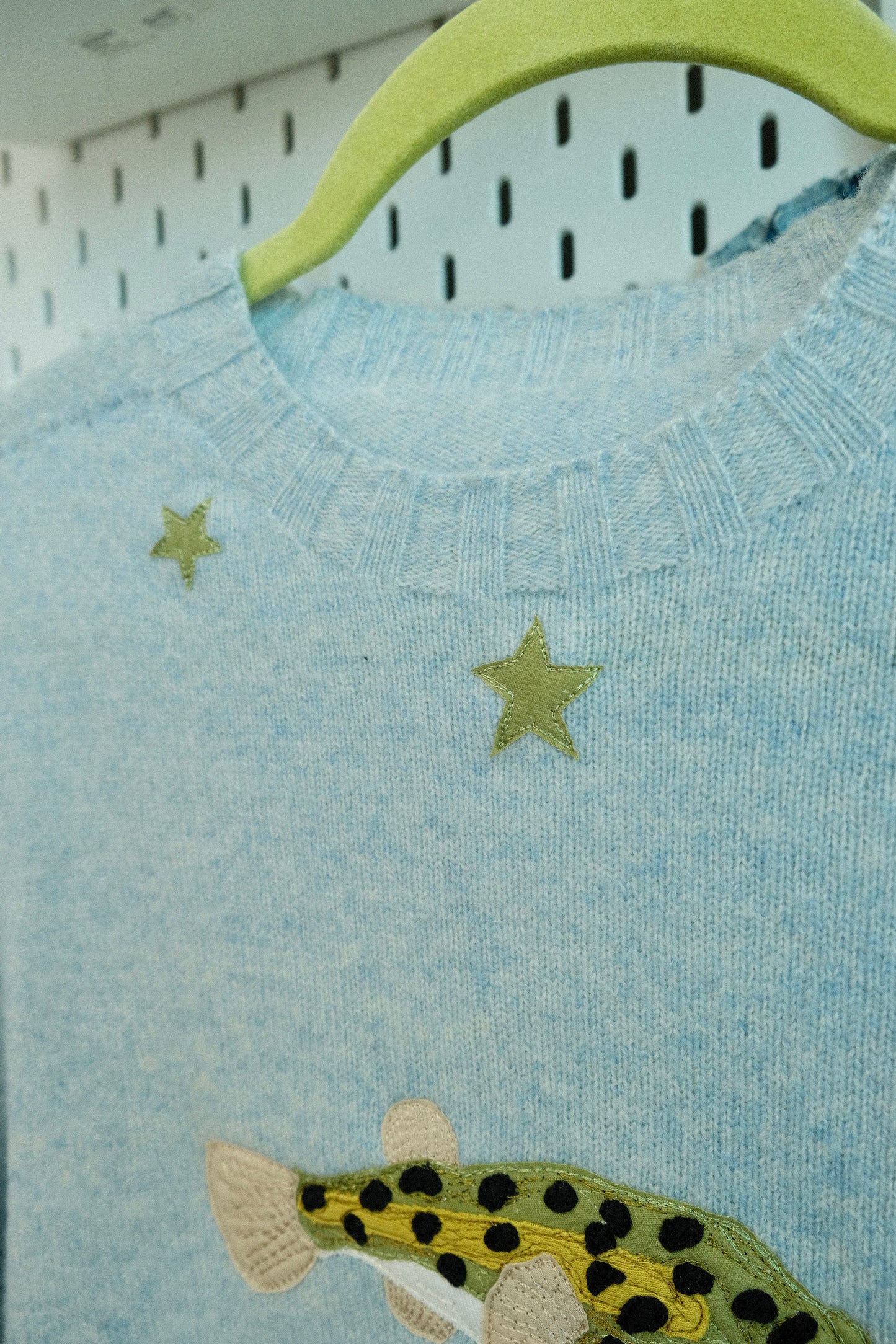 pufferfish star sweater *women's SMALL*