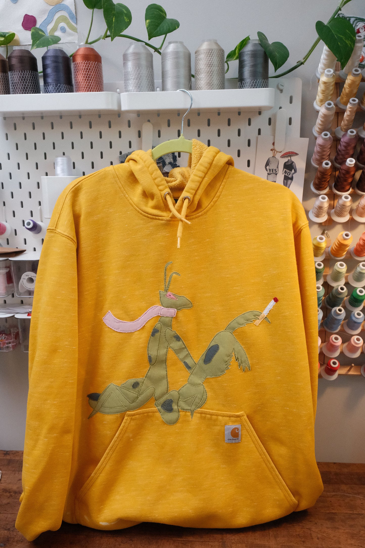 ciggy mantis carhartt hoodie *XL*