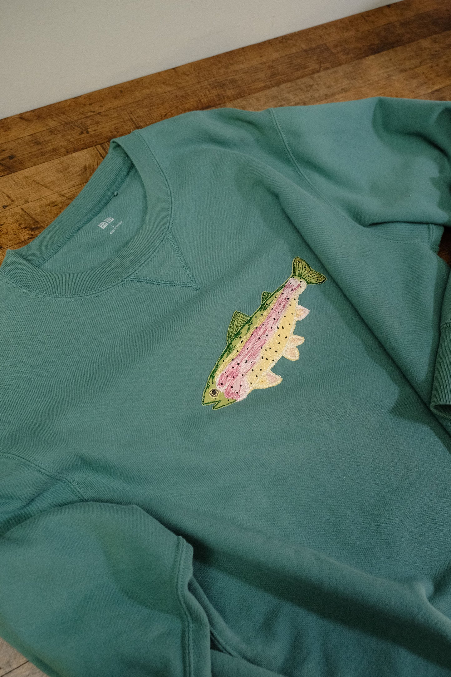 rainbow trout crewneck *large*