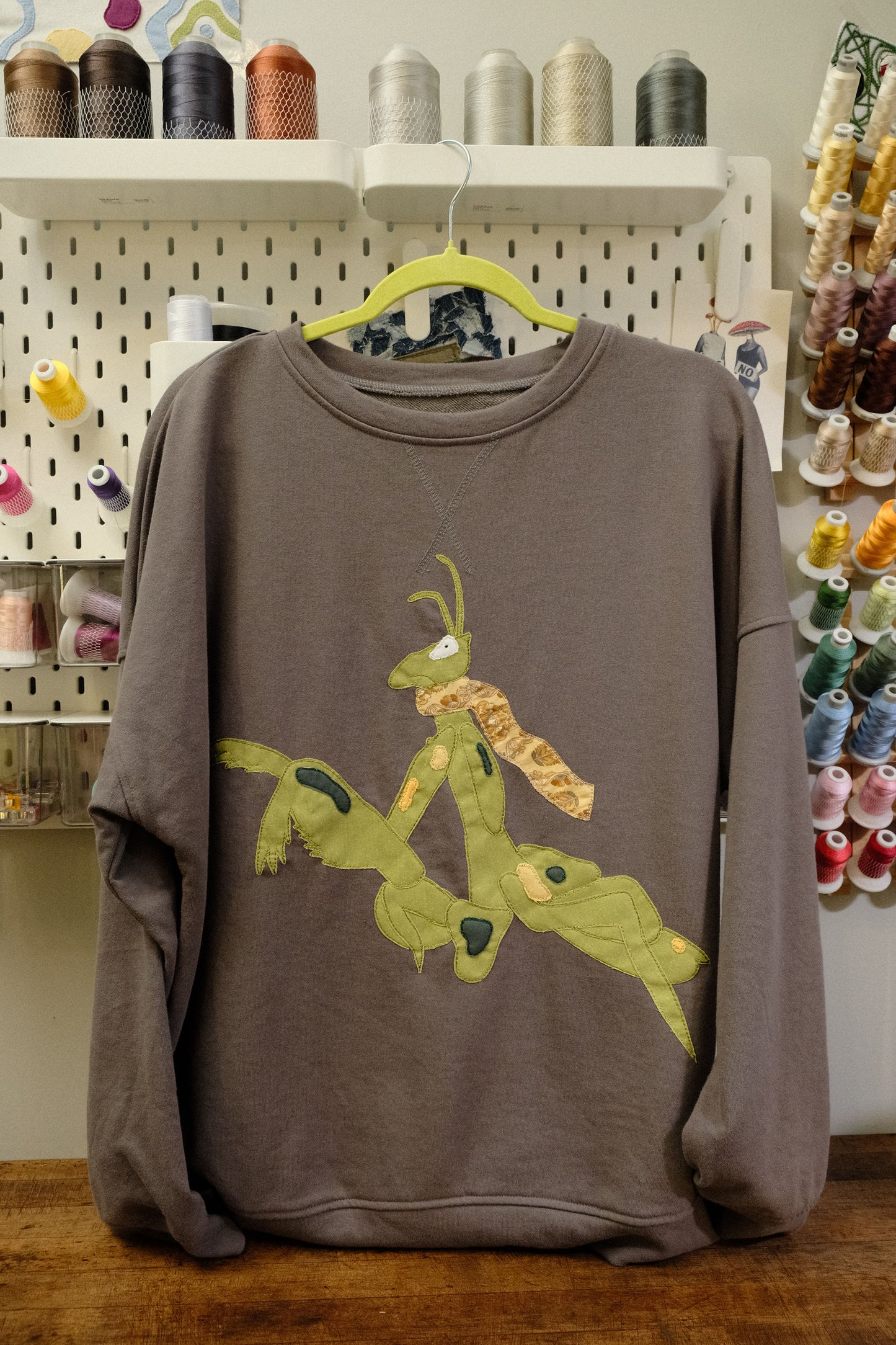 autumnal mantis crewneck *large*