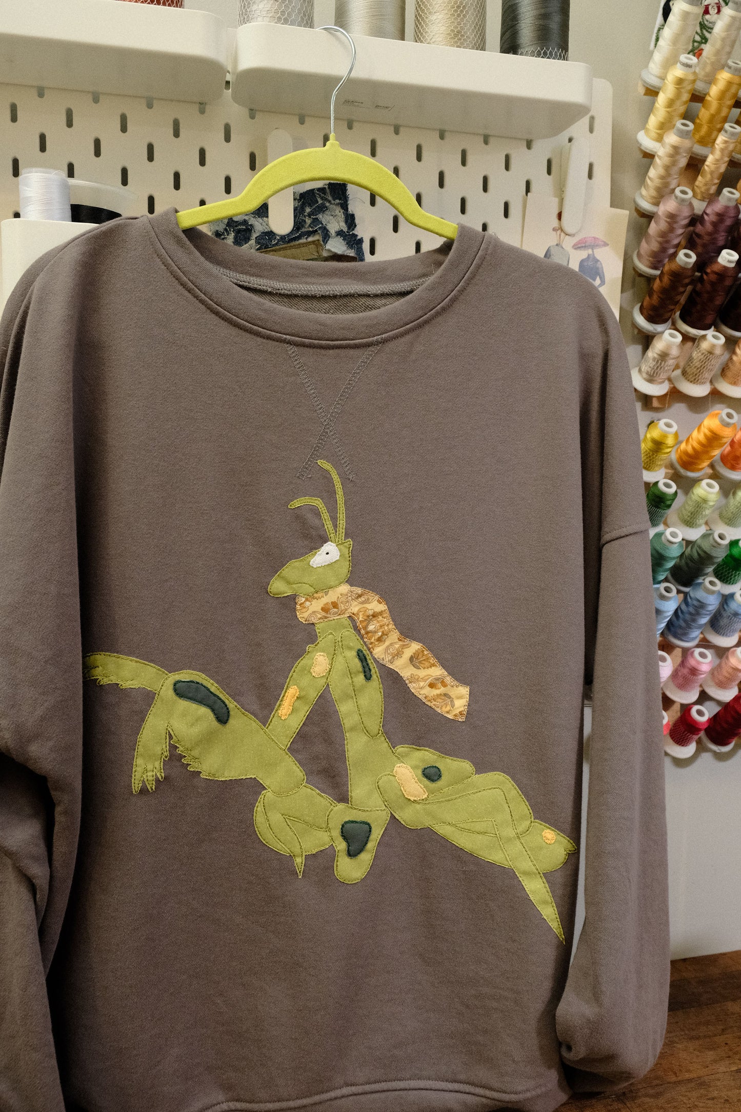 autumnal mantis crewneck *large*