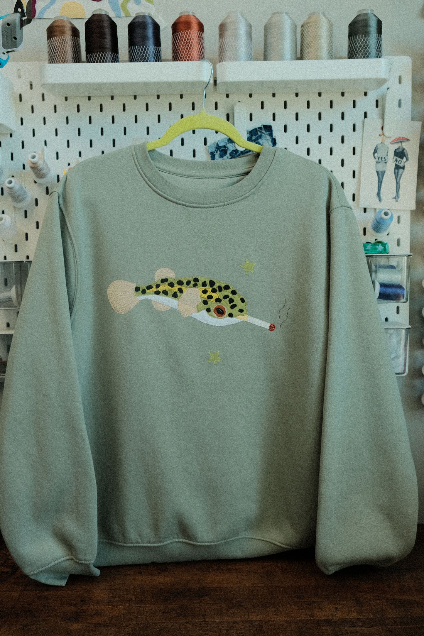 pufferfish crewneck *LARGE*