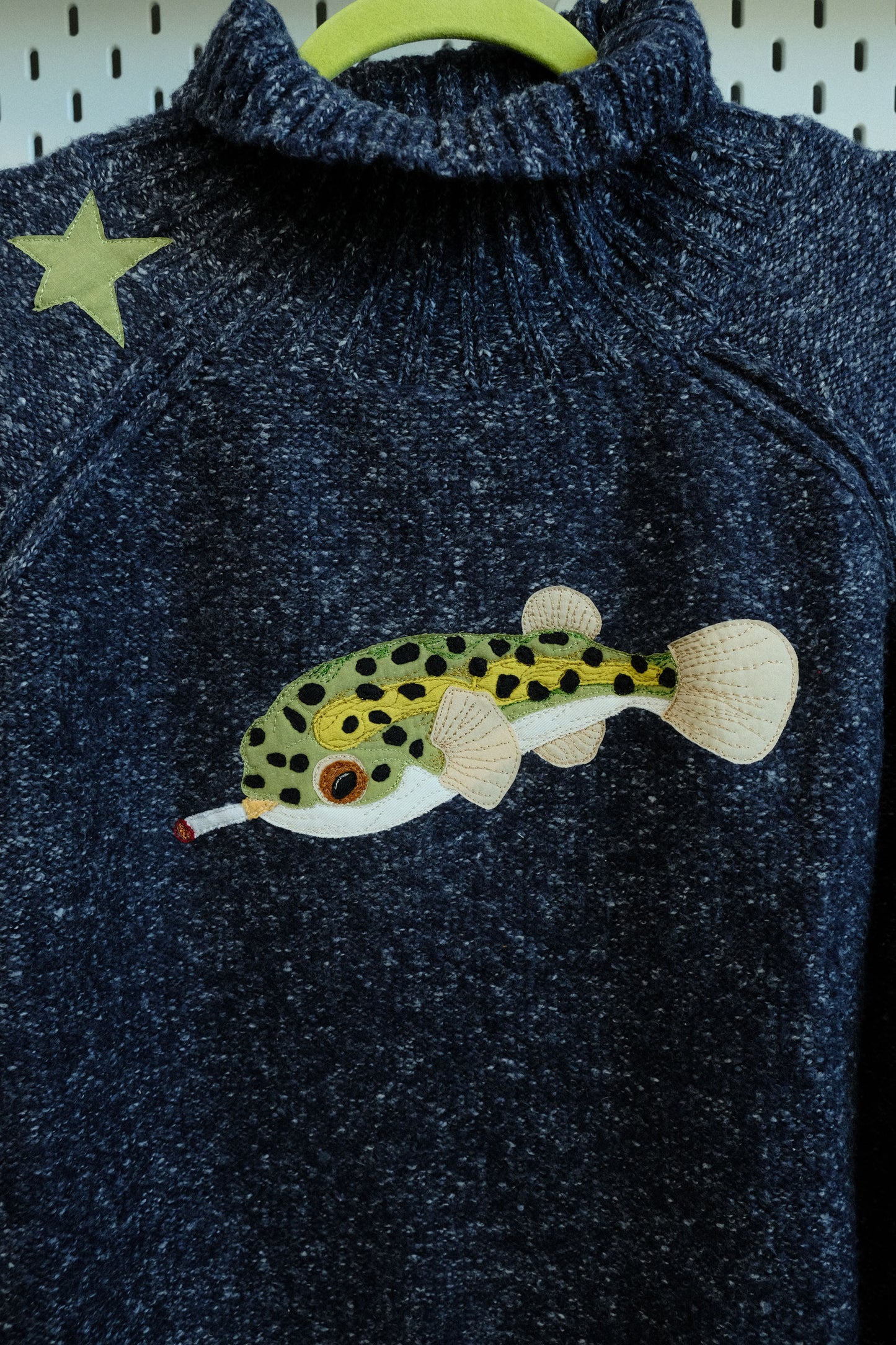 pufferfish turtleneck sweater *women's MEDIUM*