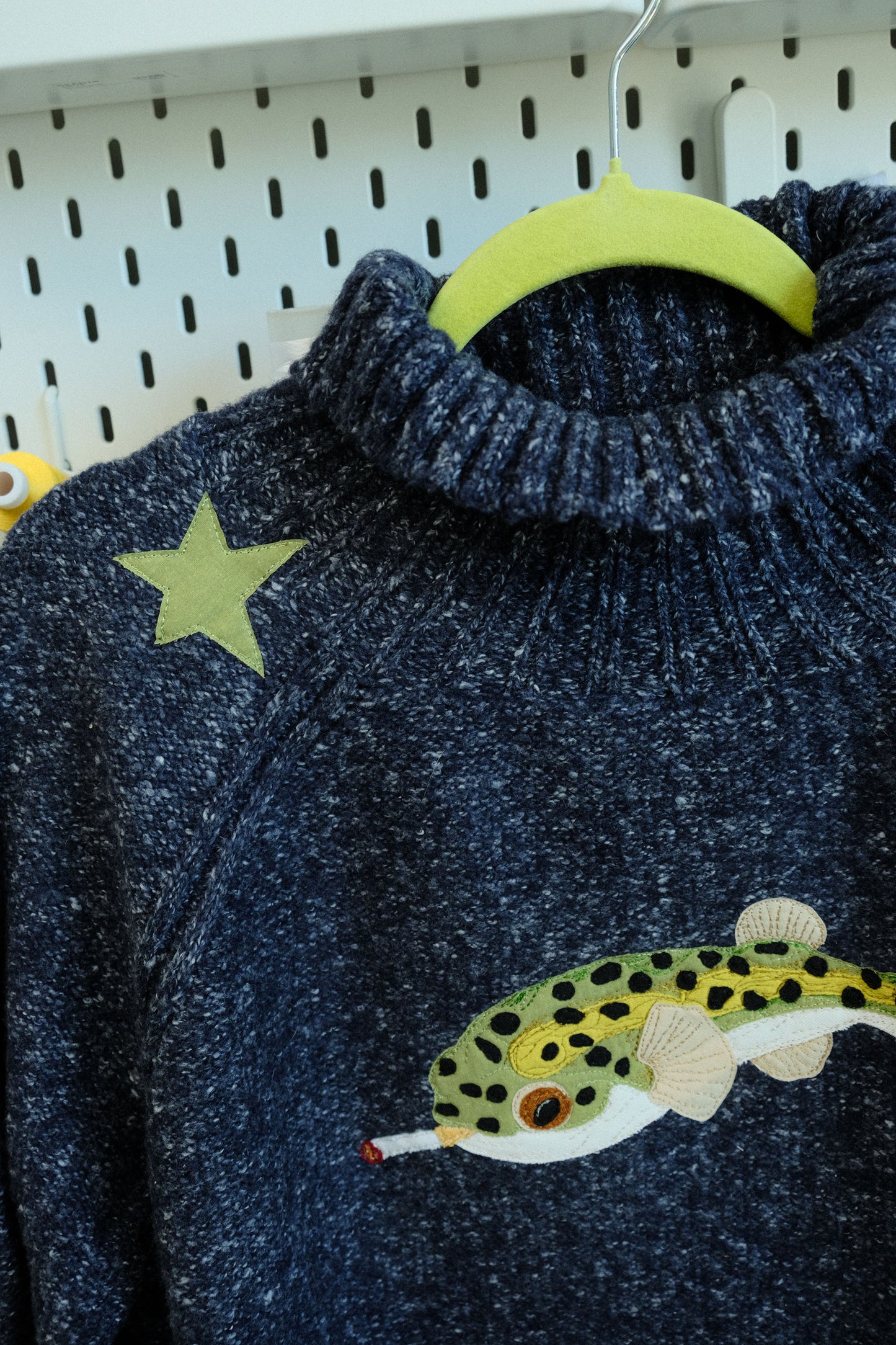 pufferfish turtleneck sweater *women's MEDIUM*