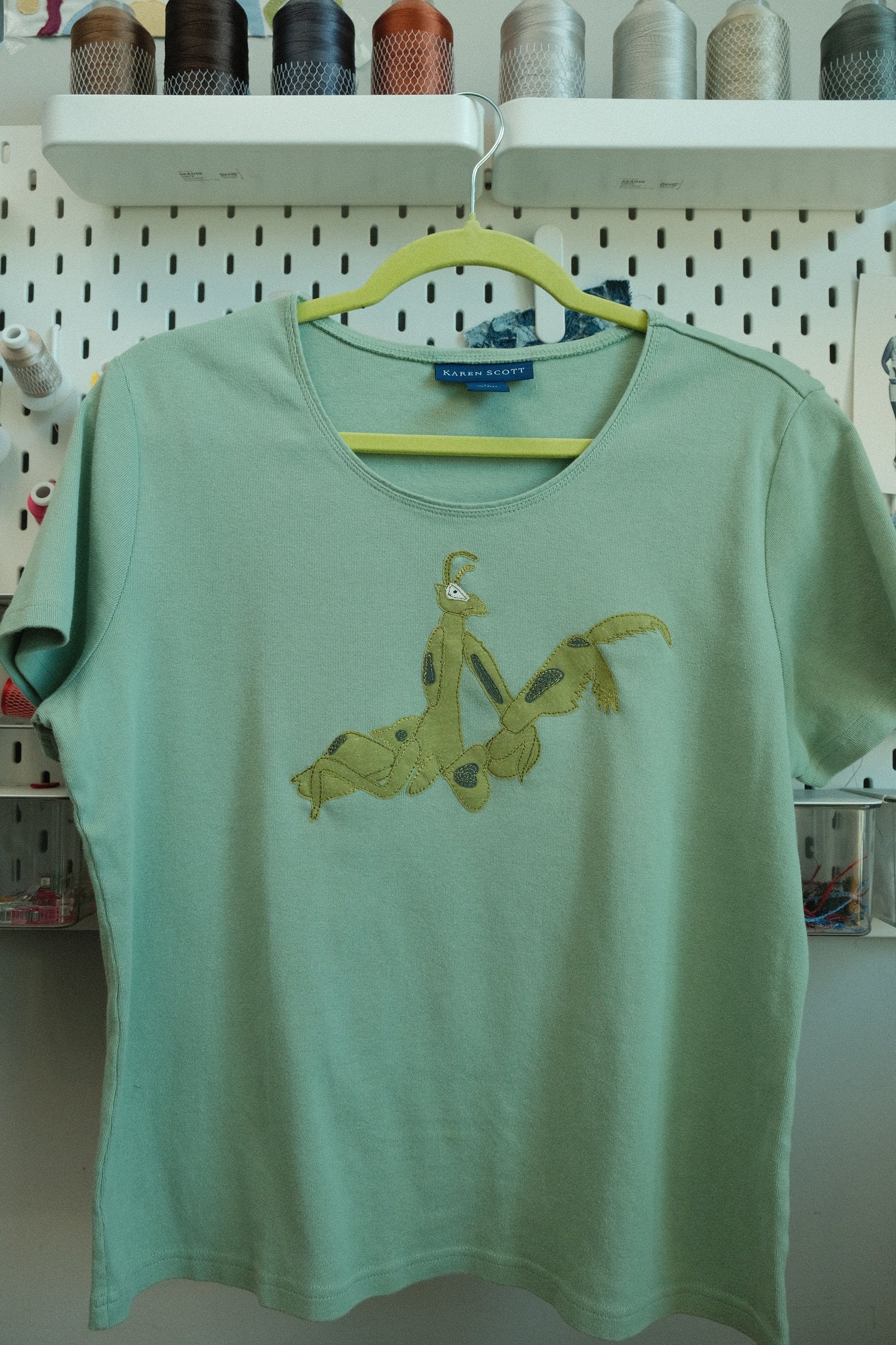 mantis tee *women's MEDIUM*