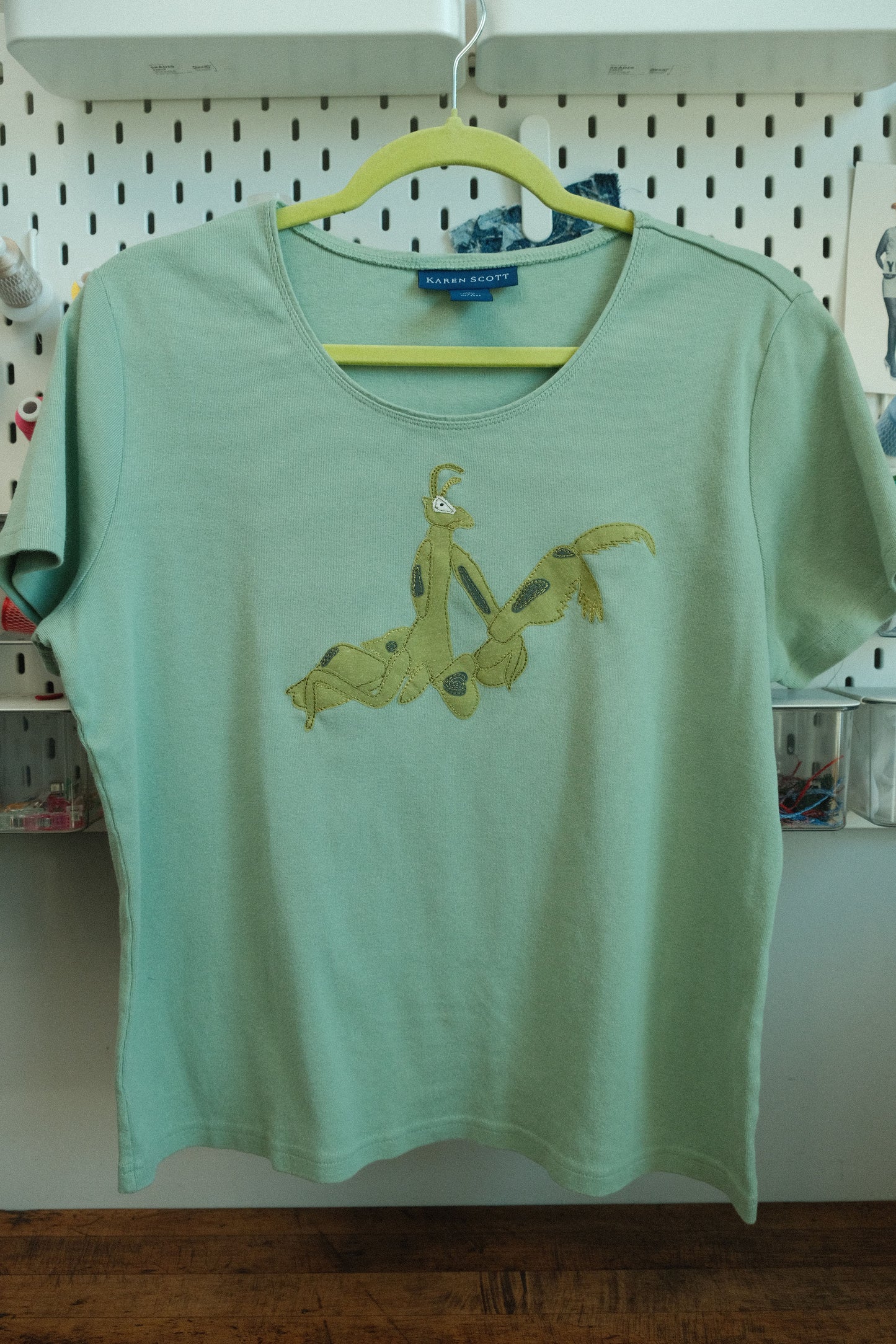 mantis tee *women's MEDIUM*