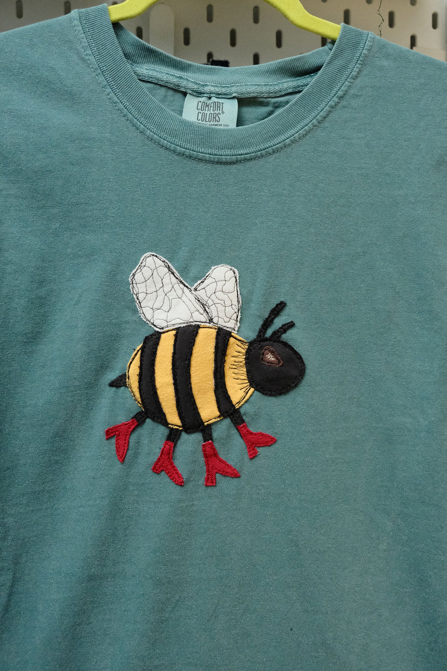 bee in boots tee *large*