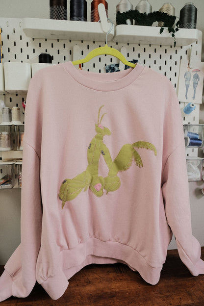 mega mantis crewneck *x large*