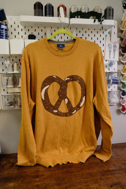 pretzel sweater *XXL*