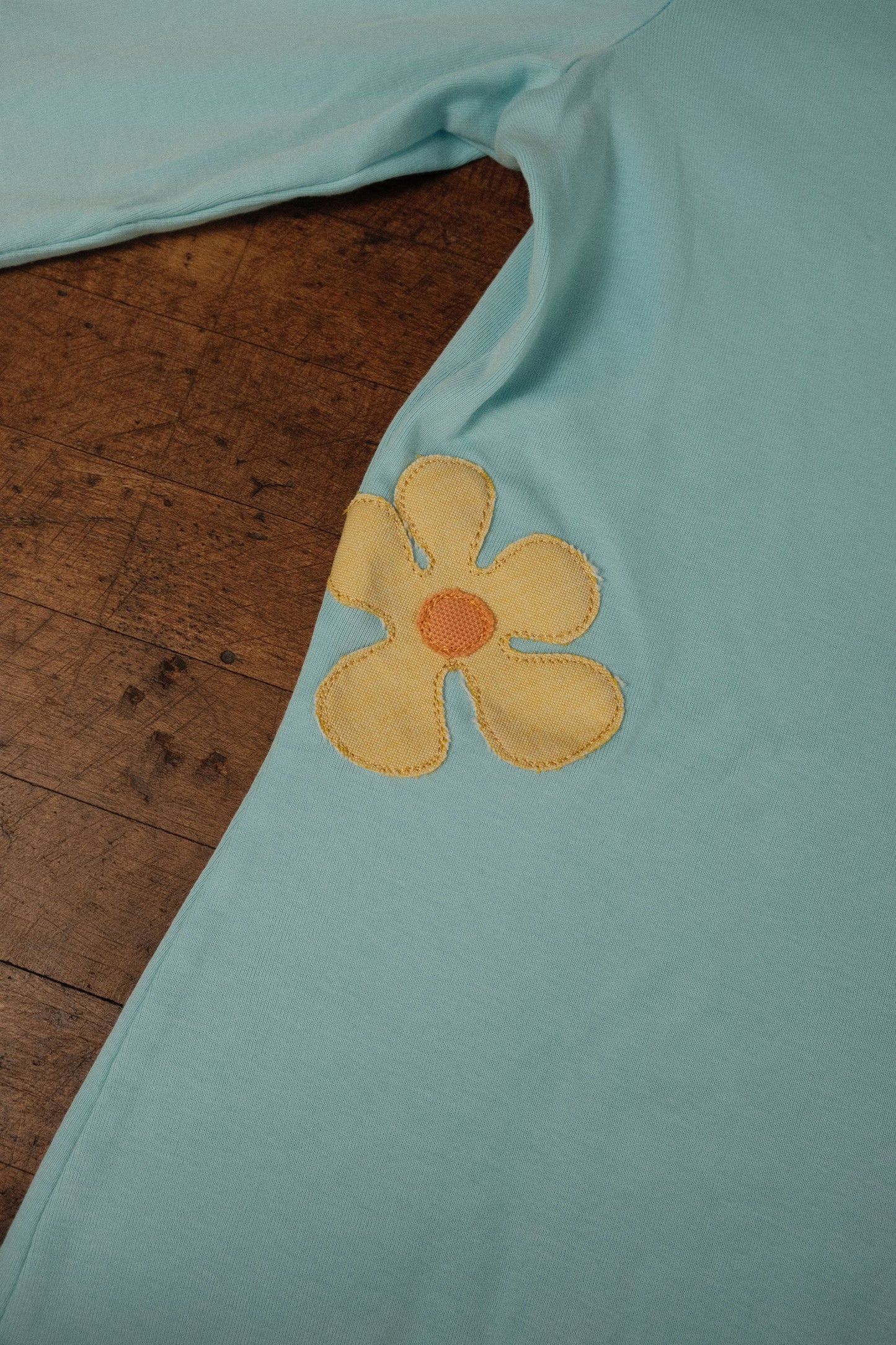 retro flower long sleeve *medium*