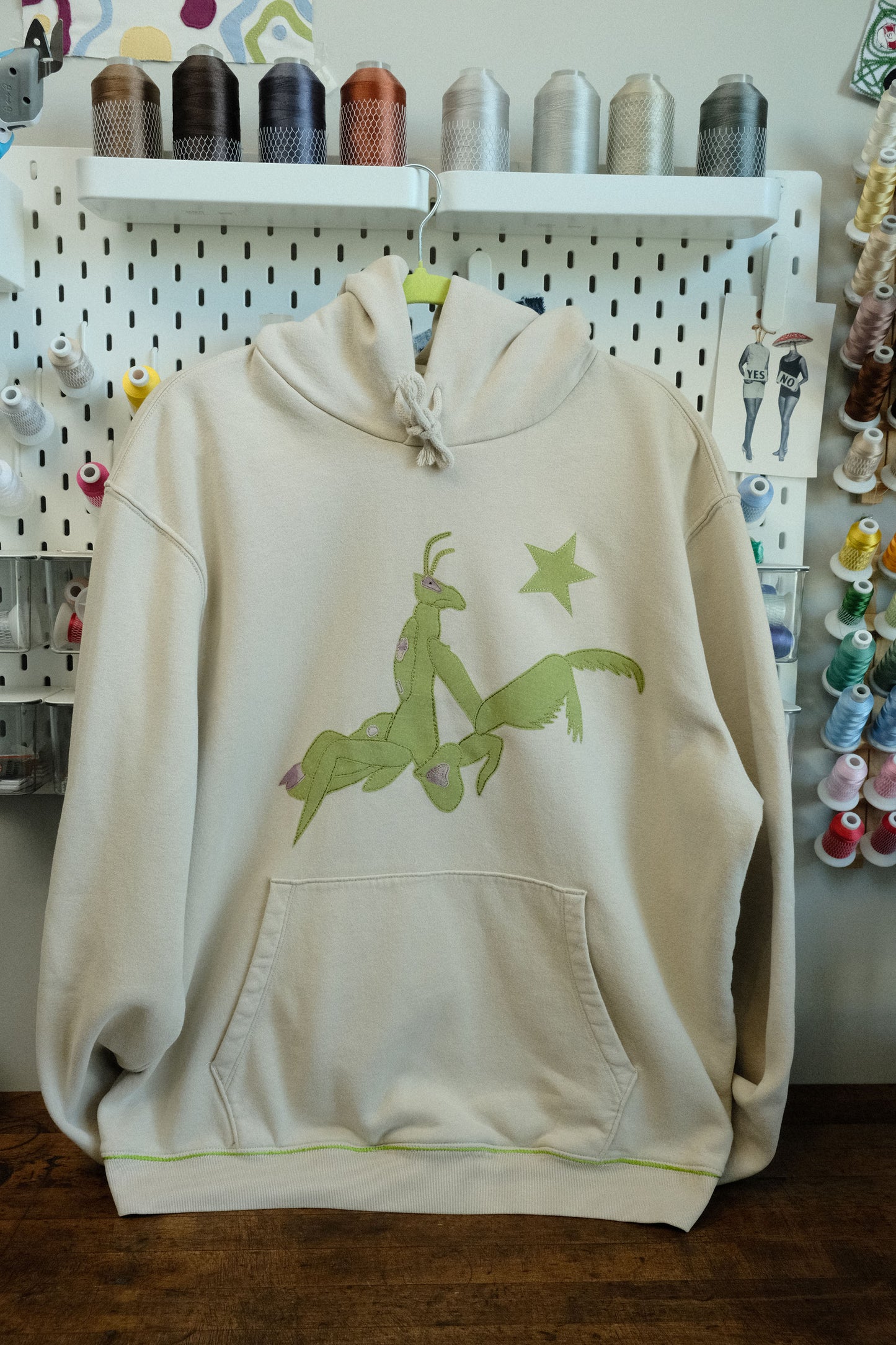 star mantis hoodie *LARGE*