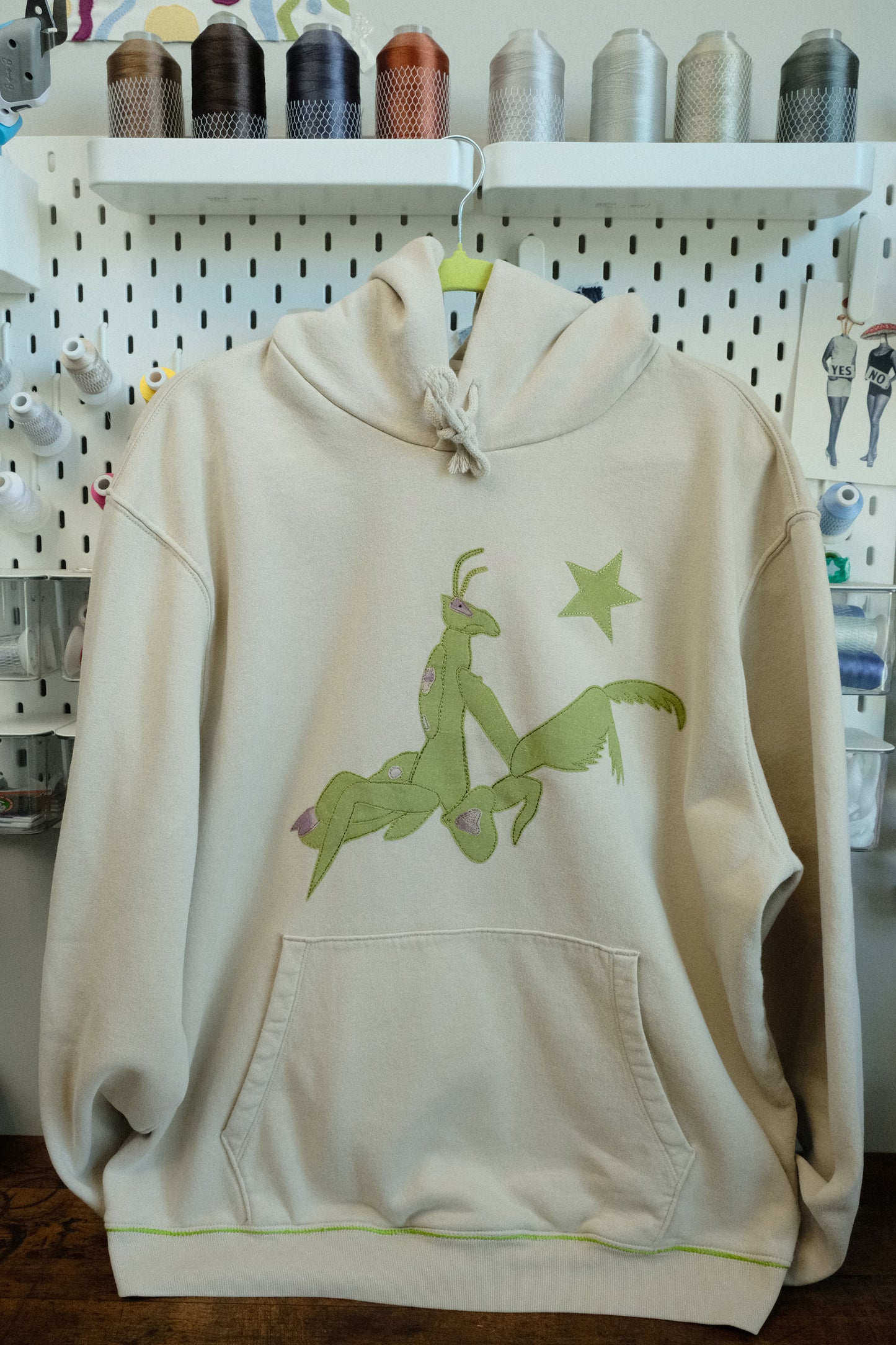 star mantis hoodie *LARGE*